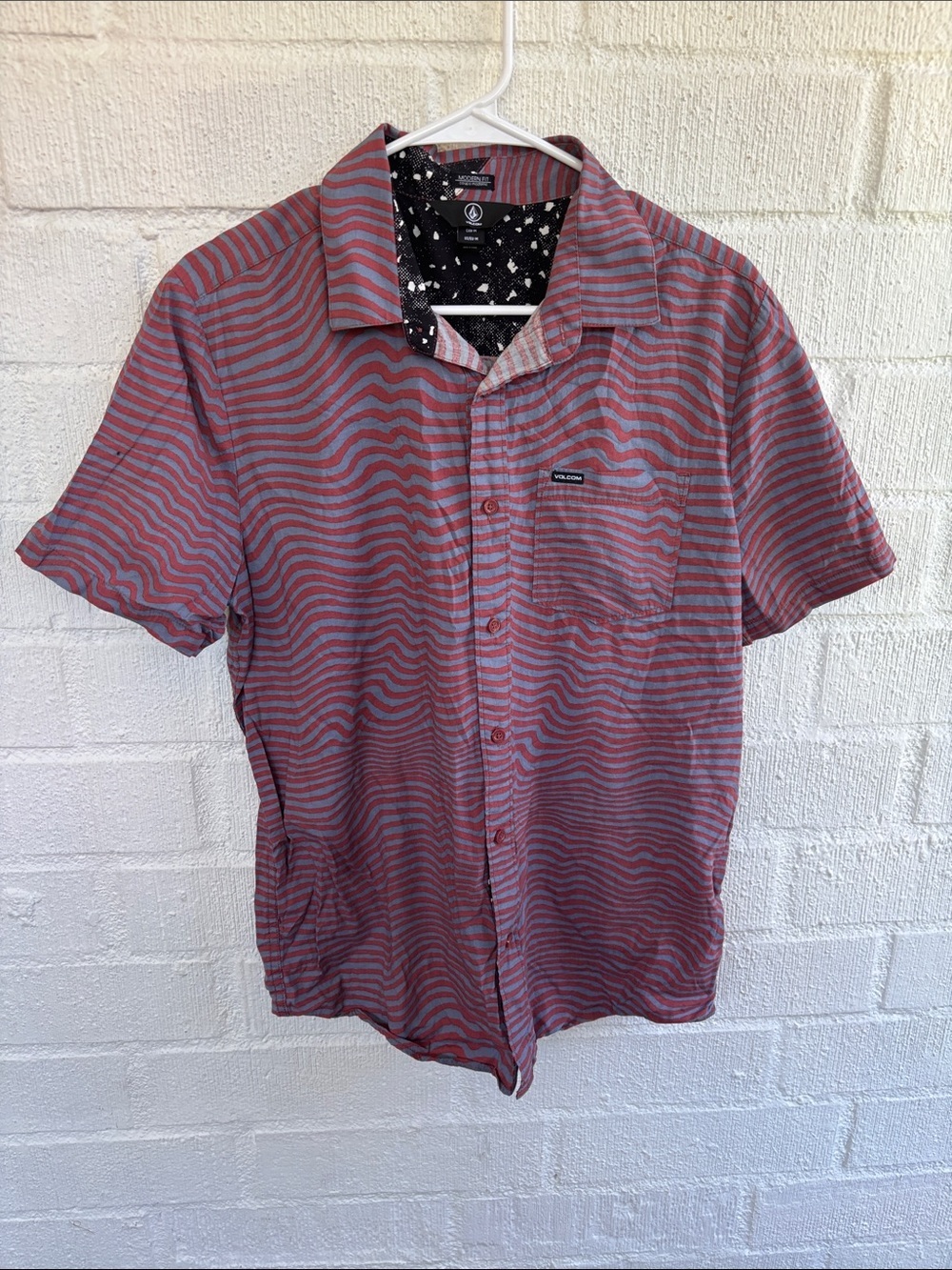 Volcom Wave-Stripe Short Sleeve Button-Up Shirt sz M